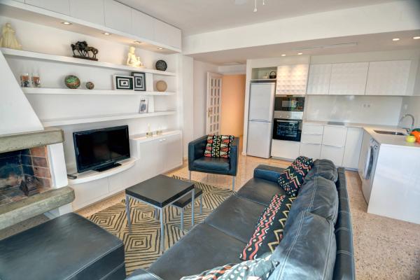 #7057 - Sea Breeze Apartment | Holiday Rentals | Hello Homes Sitges
