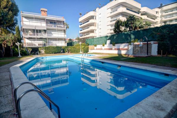 #7058 - Sea Breeze Apartment | Holiday Rentals | Hello Homes Sitges