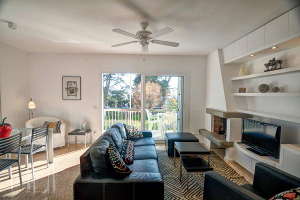 #7059 - Sea Breeze Apartment | Holiday Rentals | Hello Homes Sitges