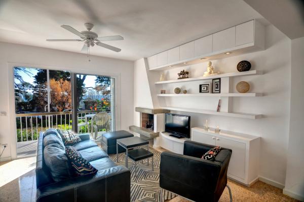 #7079 - Sea Breeze Apartment | Holiday Rentals | Hello Homes Sitges