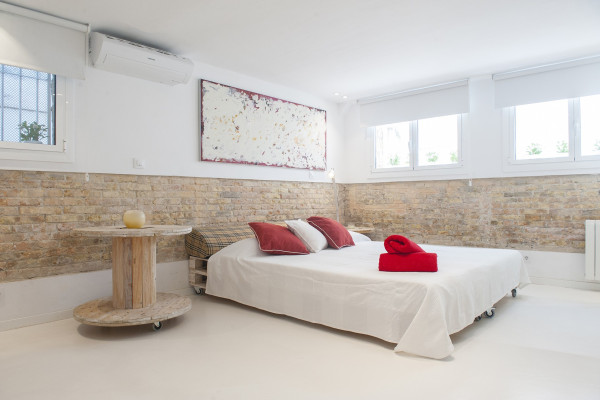 Modern, Well-Appointed Room
