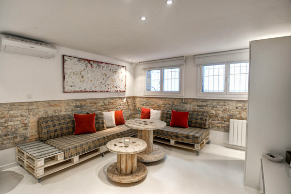 Modern, Well-Appointed Room