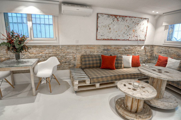 Modern, Well-Appointed Room