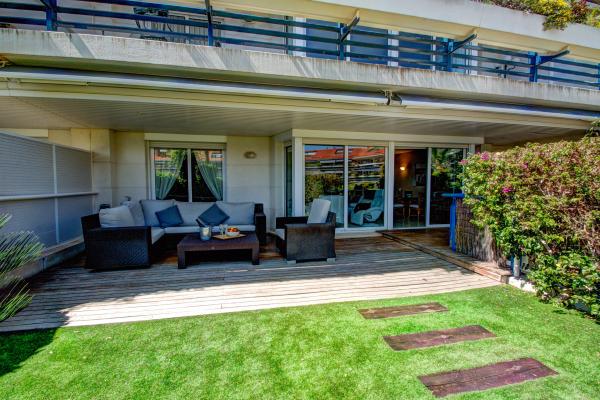 #7238 - Luxury Apartment with Swimming Pool | Holiday Rentals | Hello Homes Sitges
