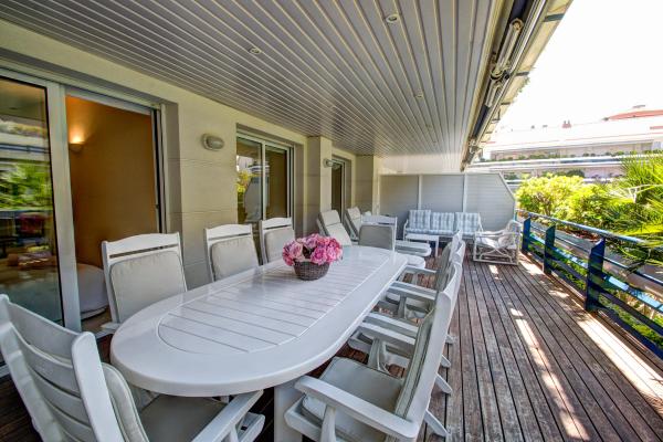#7246 - Luxury Apartment with Swimming Pool | Holiday Rentals | Hello Homes Sitges