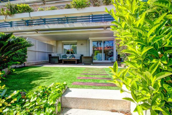 #7247 - Luxury Apartment with Swimming Pool | Holiday Rentals | Hello Homes Sitges