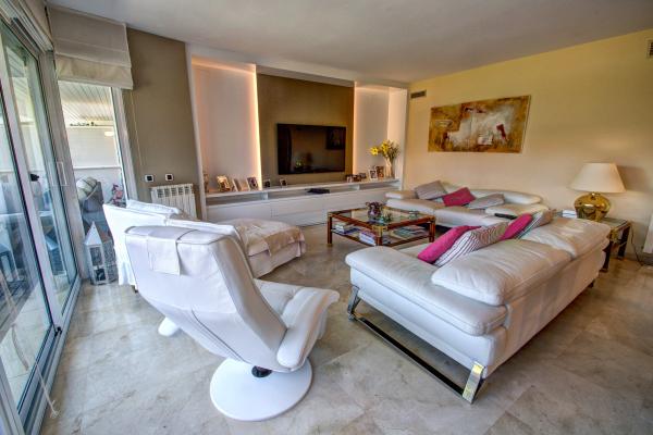 #7248 - Luxury Apartment with Swimming Pool | Holiday Rentals | Hello Homes Sitges