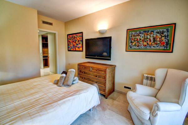 #7252 - Luxury Apartment with Swimming Pool | Holiday Rentals | Hello Homes Sitges