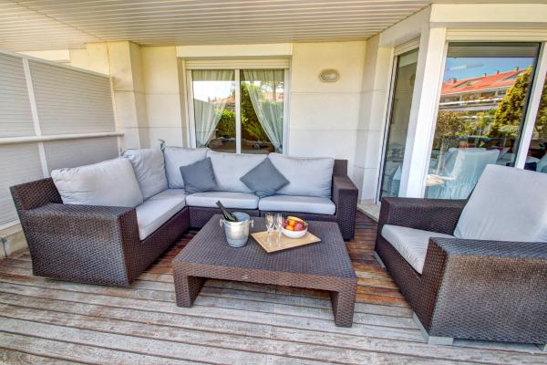 #7260 - Luxury Apartment with Swimming Pool | Holiday Rentals | Hello Homes Sitges