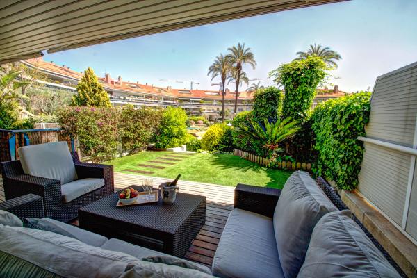 #7262 - Luxury Apartment with Swimming Pool | Holiday Rentals | Hello Homes Sitges