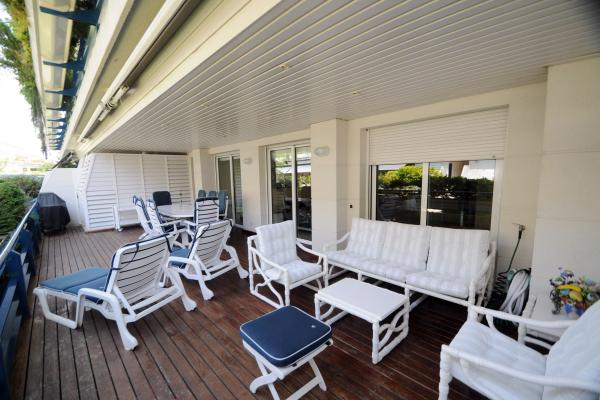 #7266 - Luxury Apartment with Swimming Pool | Holiday Rentals | Hello Homes Sitges