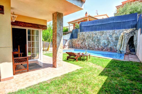 #7287 - Dream House | Holiday Rentals | Hello Homes Sitges