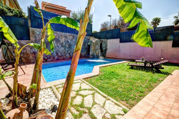 #7296 - Dream House | Holiday Rentals | Hello Homes Sitges
