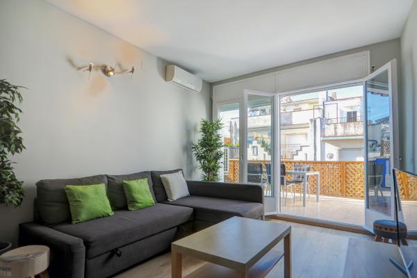 #73019 - Amazing Terrace in the Center | Holiday Rentals | Hello Homes Sitges