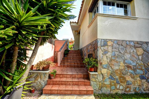 #7309 - Dream House | Holiday Rentals | Hello Homes Sitges