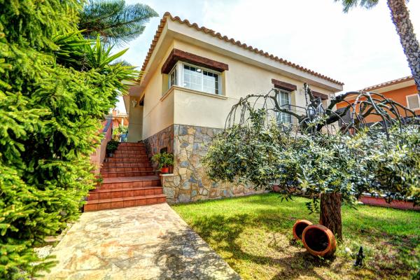 #7312 - Dream House | Holiday Rentals | Hello Homes Sitges