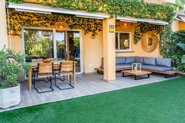 #74205 - Villa Rocamar | Holiday Rentals | Hello Homes Sitges