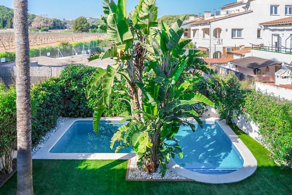 #74211 - Villa Rocamar | Holiday Rentals | Hello Homes Sitges