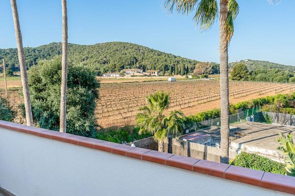 #74212 - Villa Rocamar | Holiday Rentals | Hello Homes Sitges