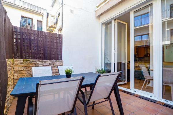 #74250 - La Cubana Apartment | Holiday Rentals | Hello Homes Sitges