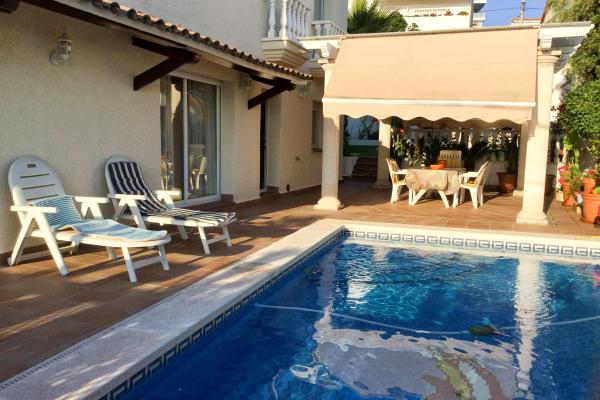 #7552 - Villa Emperor | Ferieudlejning | Hello Homes Sitges
