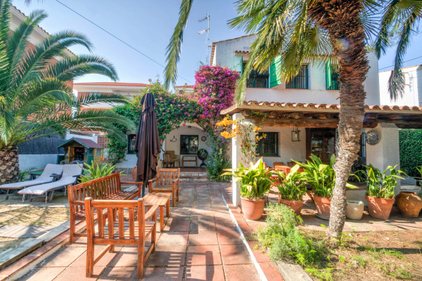#7636 - Rustic Vinyet | Holiday Rentals | Hello Homes Sitges