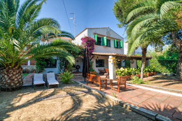 #7649 - Rustic Vinyet | Holiday Rentals | Hello Homes Sitges