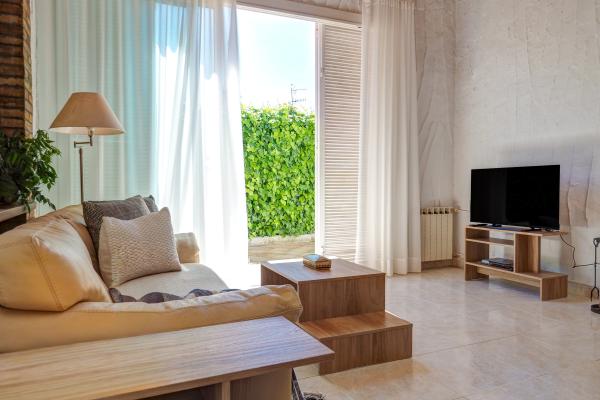#76494 - Vinyet Serenity | Holiday Rentals | Hello Homes Sitges
