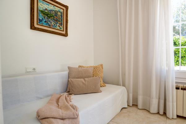 #76496 - Vinyet Serenity | Holiday Rentals | Hello Homes Sitges