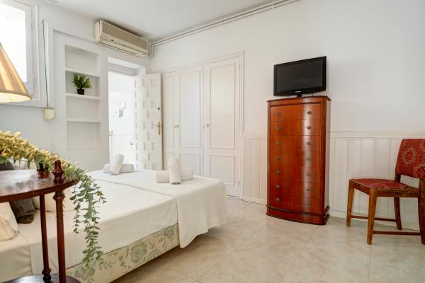 #76503 - Vinyet Serenity | Holiday Rentals | Hello Homes Sitges