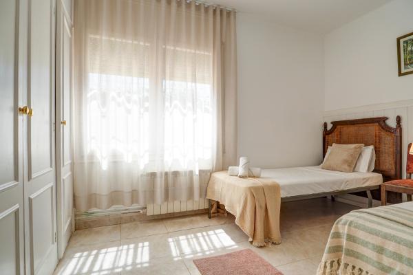 #76515 - Vinyet Serenity | Holiday Rentals | Hello Homes Sitges