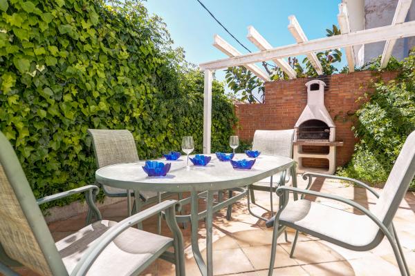 #76533 - Vinyet Serenity | Holiday Rentals | Hello Homes Sitges