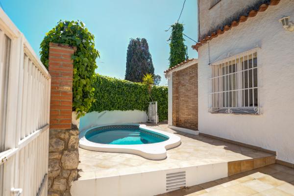 #76537 - Vinyet Serenity | Holiday Rentals | Hello Homes Sitges