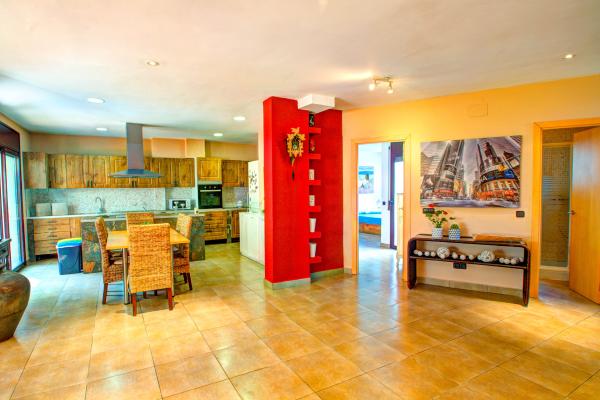 #7842 - Relax house | Holiday Rentals | Hello Homes Sitges