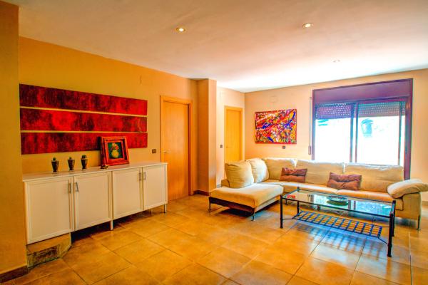 #7853 - Relax house | Holiday Rentals | Hello Homes Sitges
