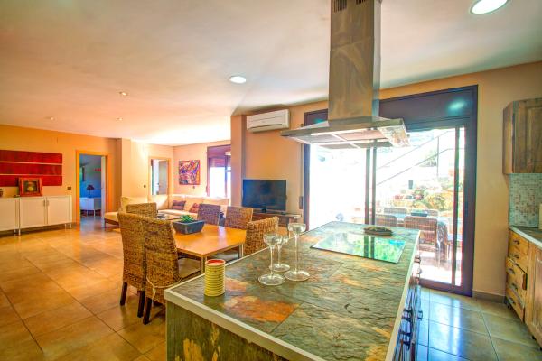 #7856 - Relax house | Holiday Rentals | Hello Homes Sitges