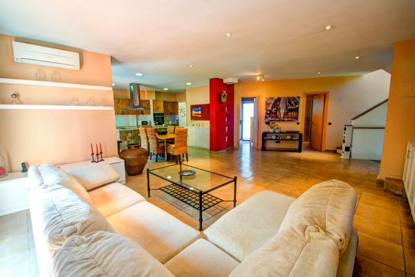 #7871 - Relax house | Holiday Rentals | Hello Homes Sitges