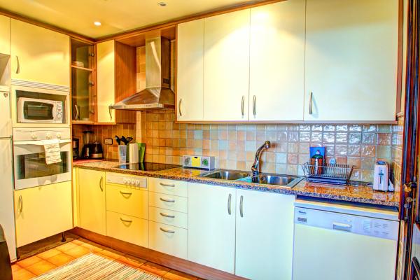 #7918 - Casa del Mar | Holiday Rentals | Hello Homes Sitges