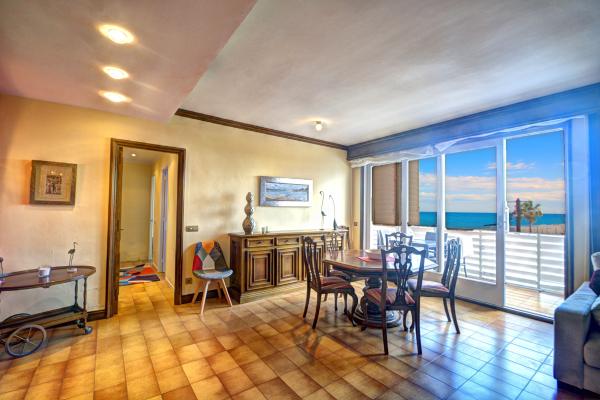 #7927 - Casa del Mar | Holiday Rentals | Hello Homes Sitges