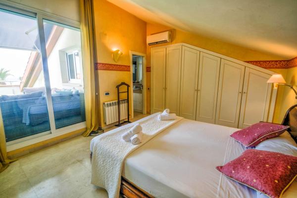 #7974 - DUPLEX PARK DE MAR | Holiday Rentals | Hello Homes Sitges