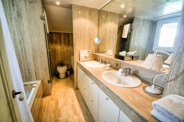#7986 - DUPLEX PARK DE MAR | Holiday Rentals | Hello Homes Sitges