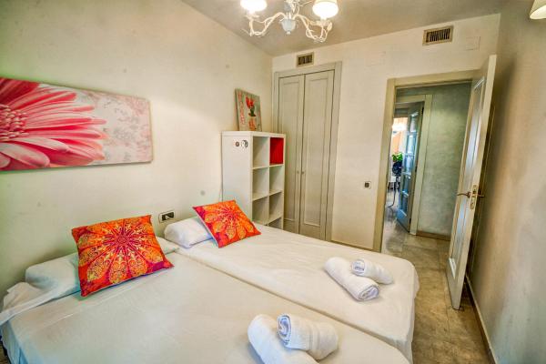 #7996 - DUPLEX PARK DE MAR | Holiday Rentals | Hello Homes Sitges