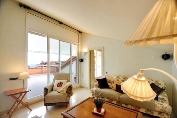 #7998 - DUPLEX PARK DE MAR | Holiday Rentals | Hello Homes Sitges