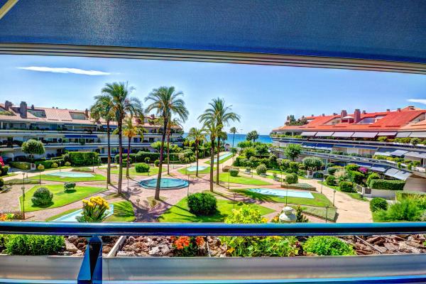 #8012 - DUPLEX PARK DE MAR | Holiday Rentals | Hello Homes Sitges