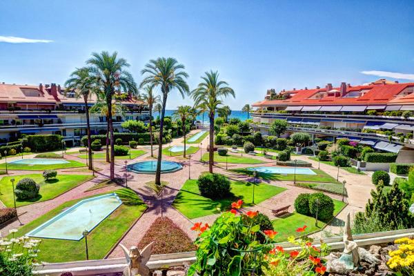 #8015 - DUPLEX PARK DE MAR | Holiday Rentals | Hello Homes Sitges