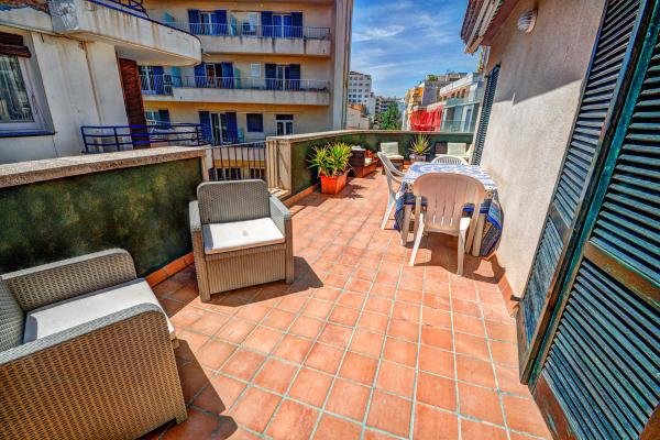 #8020 - The Roof Top Duplex | Ferieudlejning | Hello Homes Sitges