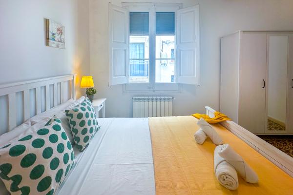 #80962 - Gaudi Apartment | Holiday Rentals | Hello Homes Sitges