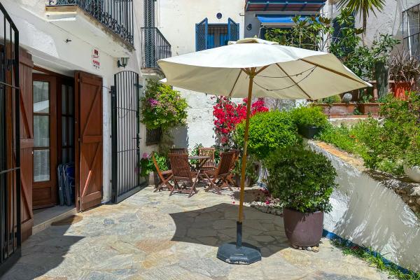 #81611 - Charming House | Holiday Rentals | Hello Homes Sitges