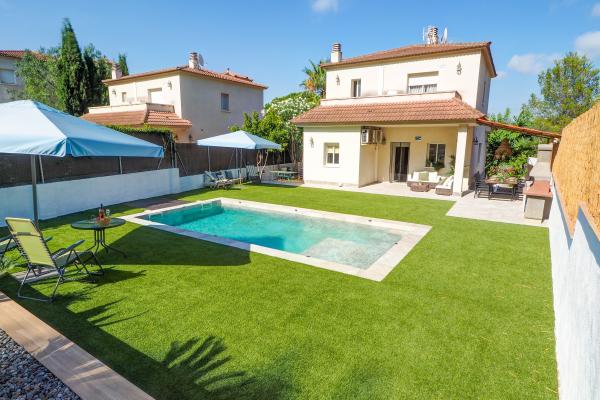 #82854 - Villa Claudia | Holiday Rentals | Hello Homes Sitges