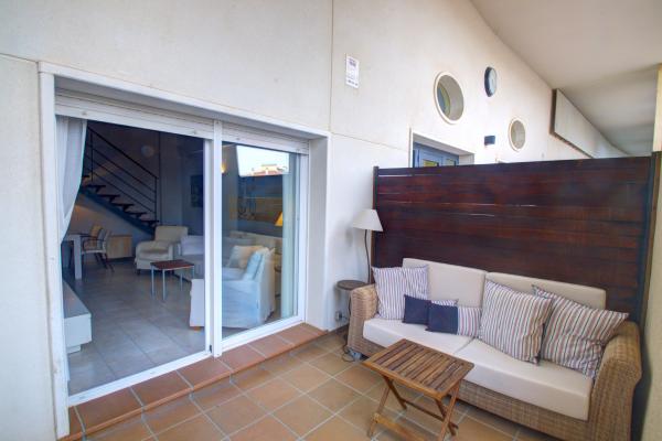 #8293 - Duplex white Can Pei | Holiday Rentals | Hello Homes Sitges